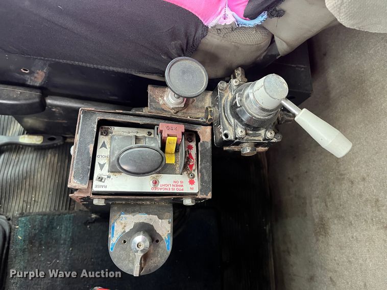 image for item DR7401 2005 Kenworth T800  dump truck