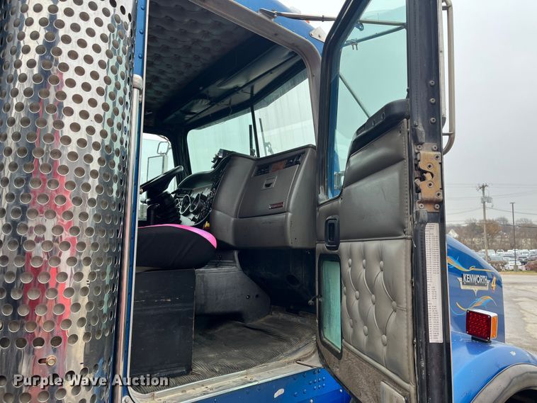 image for item DR7401 2005 Kenworth T800  dump truck