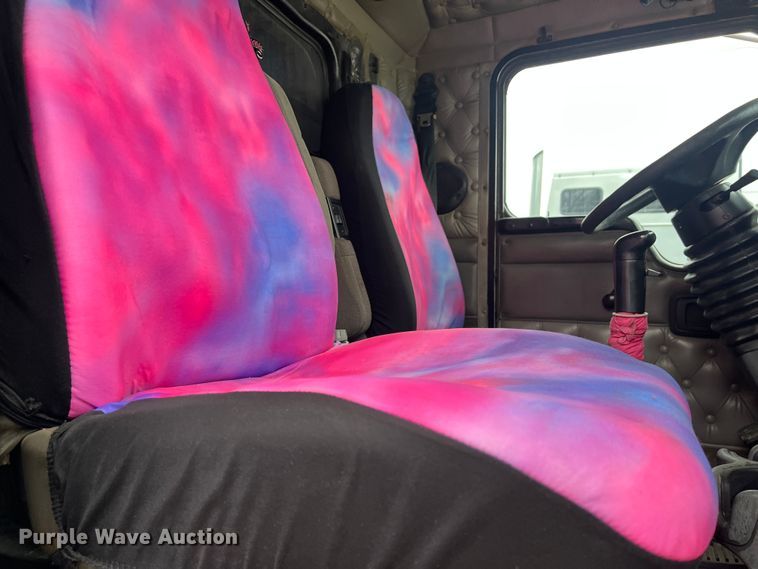 image for item DR7401 2005 Kenworth T800  dump truck