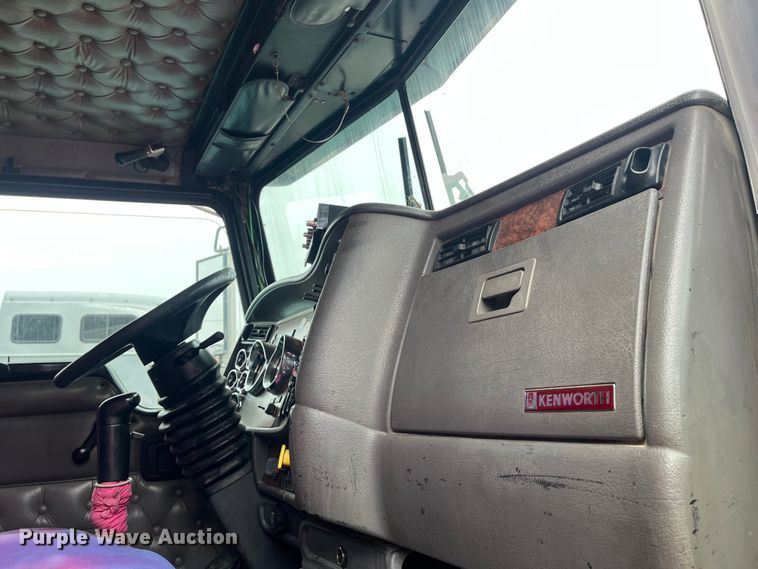 image for item DR7401 2005 Kenworth T800  dump truck