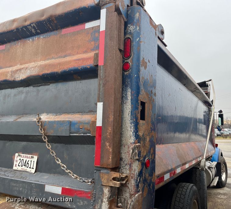 image for item DR7401 2005 Kenworth T800  dump truck