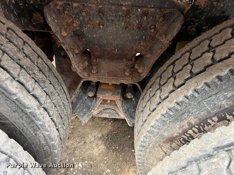 image for item DR7401 2005 Kenworth T800  dump truck