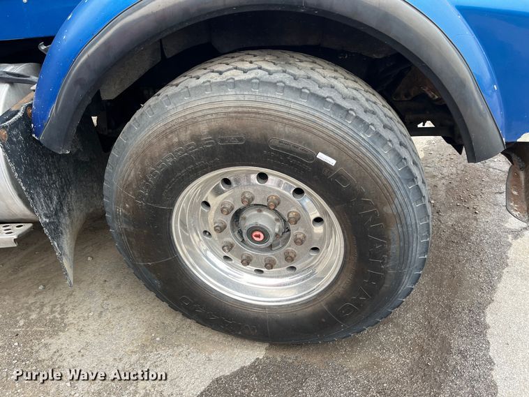 image for item DR7401 2005 Kenworth T800  dump truck