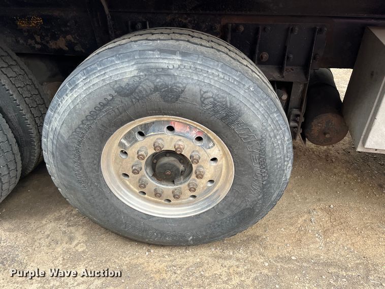 image for item DR7401 2005 Kenworth T800  dump truck