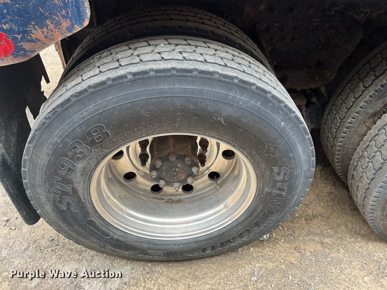 image for item DR7401 2005 Kenworth T800  dump truck