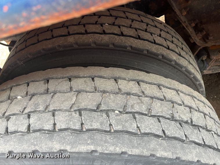 image for item DR7401 2005 Kenworth T800  dump truck