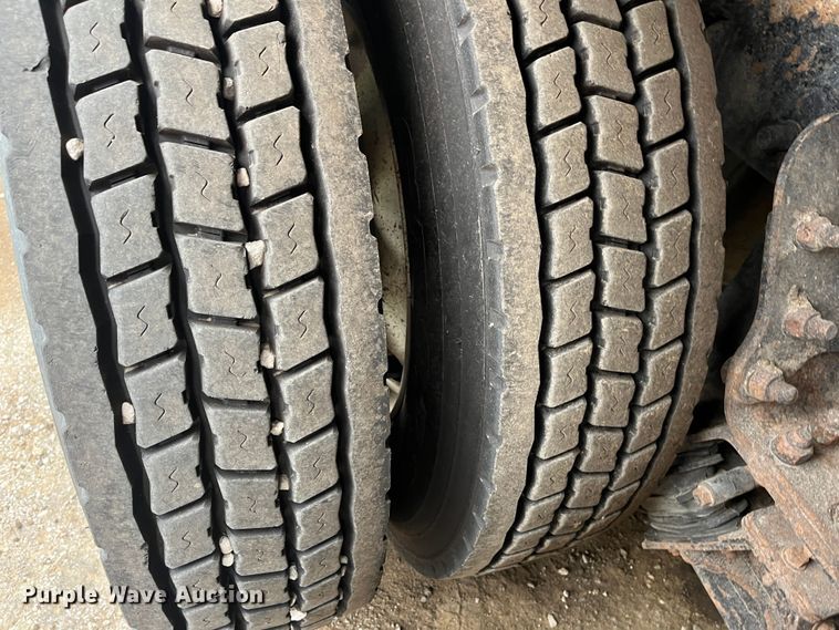 image for item DR7401 2005 Kenworth T800  dump truck