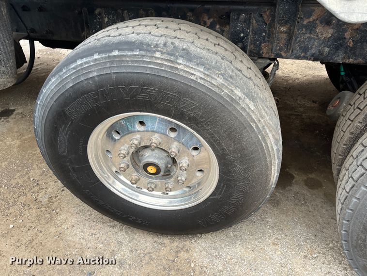 image for item DR7401 2005 Kenworth T800  dump truck