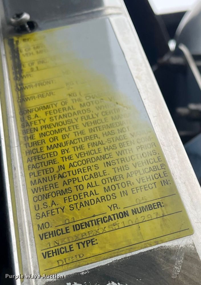 image for item DR7401 2005 Kenworth T800  dump truck