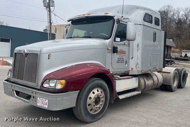 image for item DR7402 2006 International 9400i  semi truck