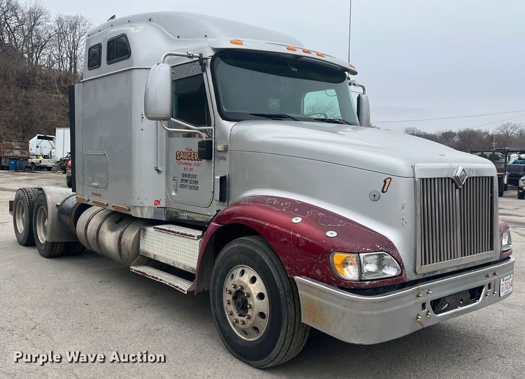 image for item DR7402 2006 International 9400i  semi truck