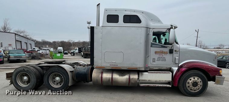 image for item DR7402 2006 International 9400i  semi truck