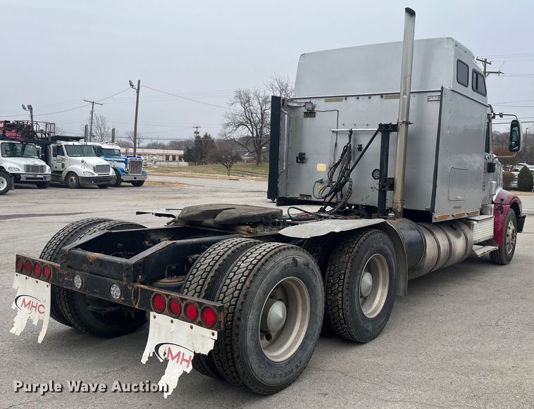 image for item DR7402 2006 International 9400i  semi truck