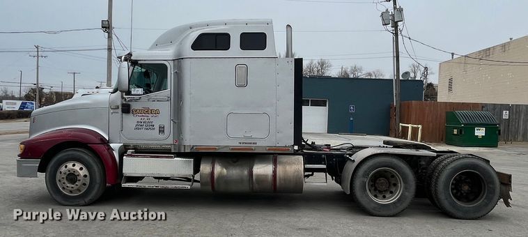 image for item DR7402 2006 International 9400i  semi truck