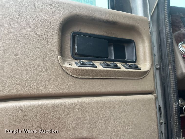 image for item DR7402 2006 International 9400i  semi truck