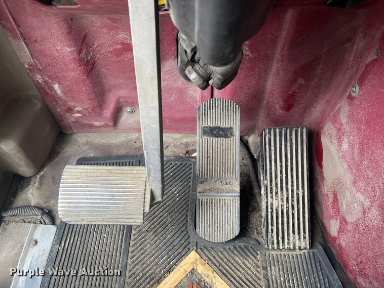 image for item DR7402 2006 International 9400i  semi truck