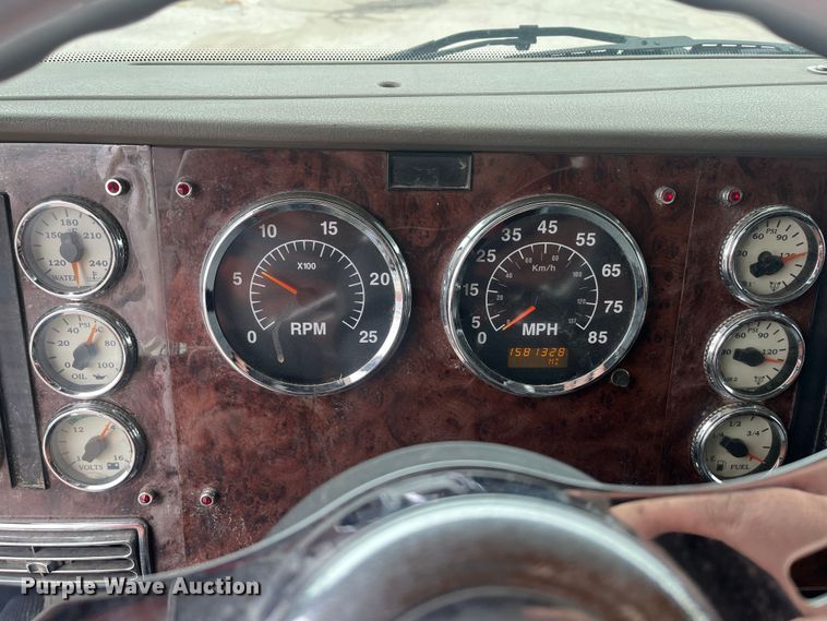 image for item DR7402 2006 International 9400i  semi truck