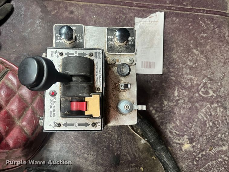 image for item DR7402 2006 International 9400i  semi truck