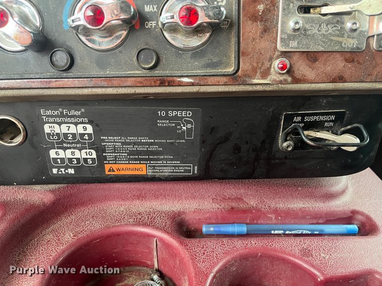 image for item DR7402 2006 International 9400i  semi truck