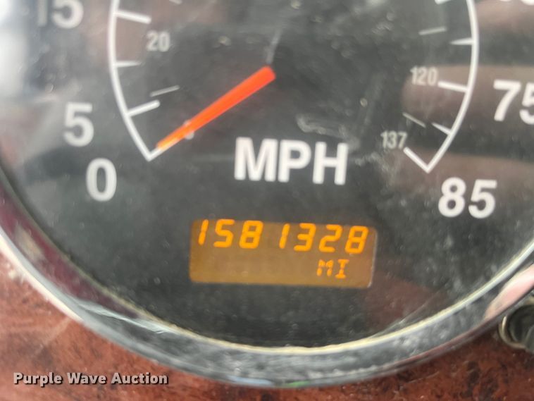 image for item DR7402 2006 International 9400i  semi truck