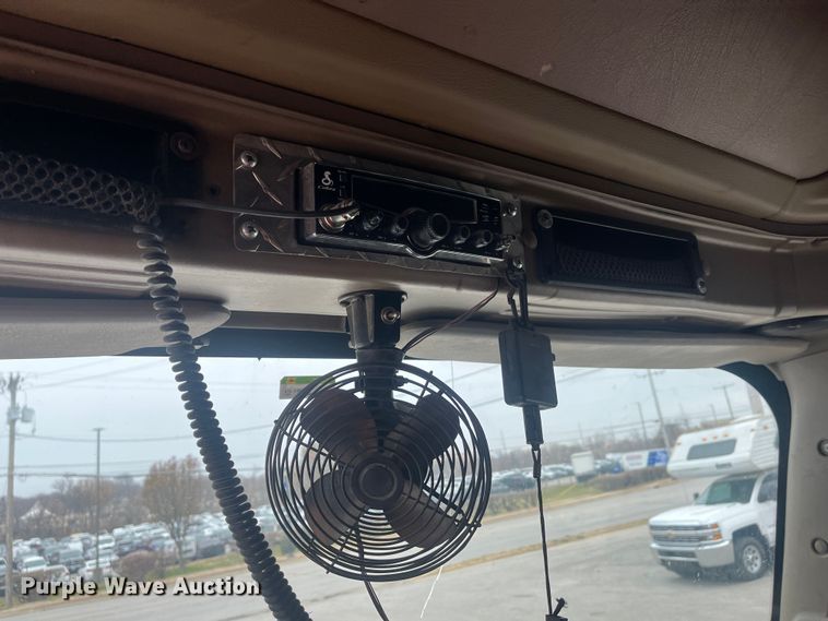 image for item DR7402 2006 International 9400i  semi truck