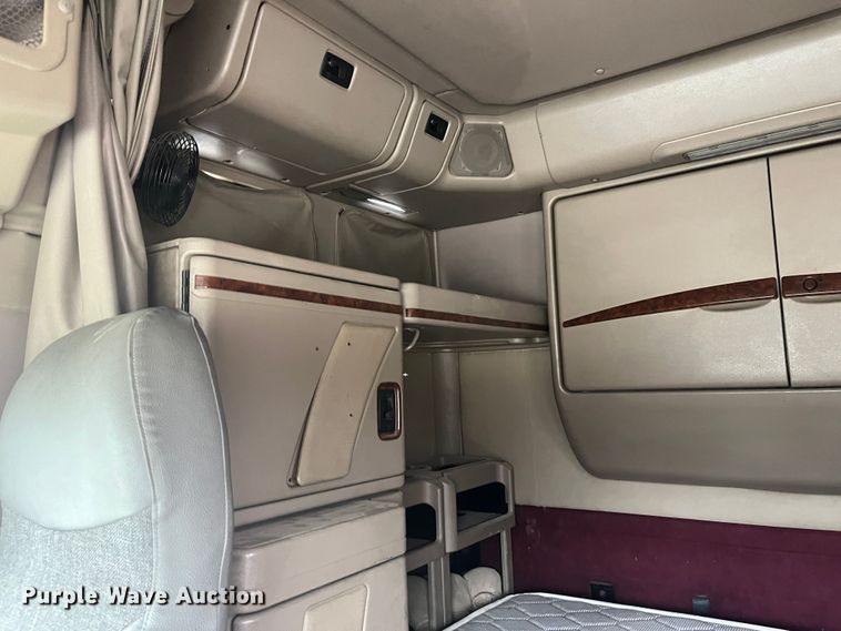 image for item DR7402 2006 International 9400i  semi truck