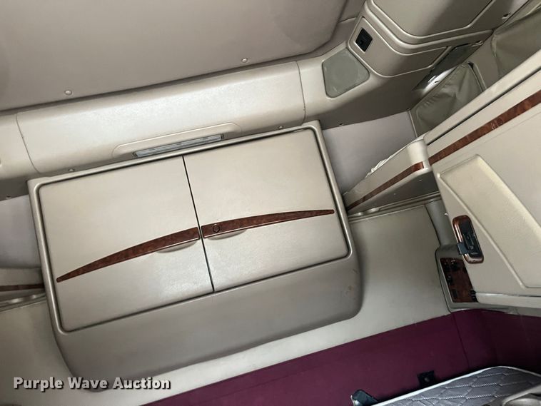 image for item DR7402 2006 International 9400i  semi truck