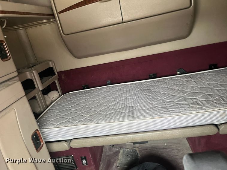 image for item DR7402 2006 International 9400i  semi truck