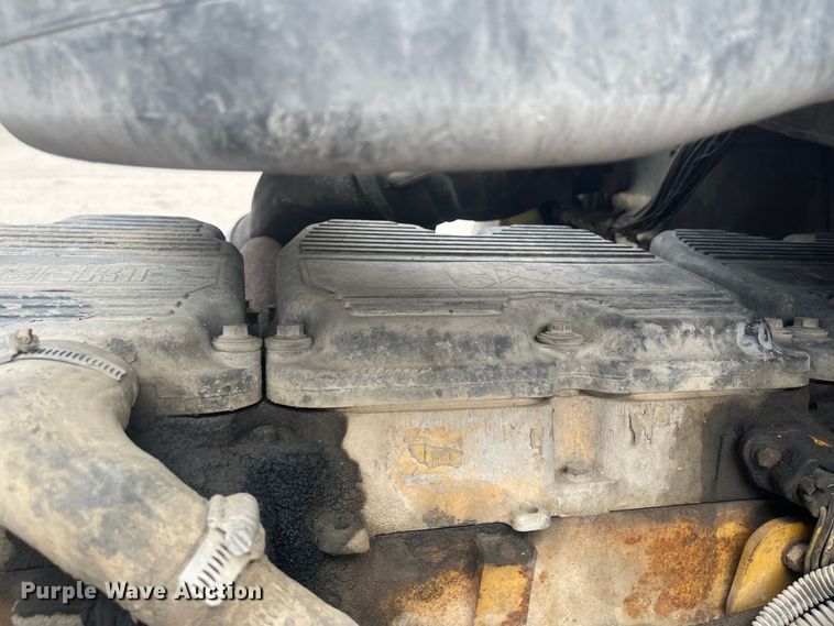 image for item DR7402 2006 International 9400i  semi truck