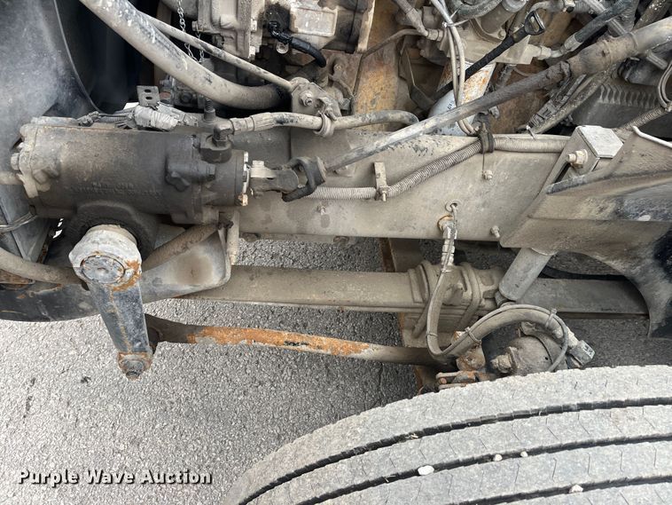 image for item DR7402 2006 International 9400i  semi truck