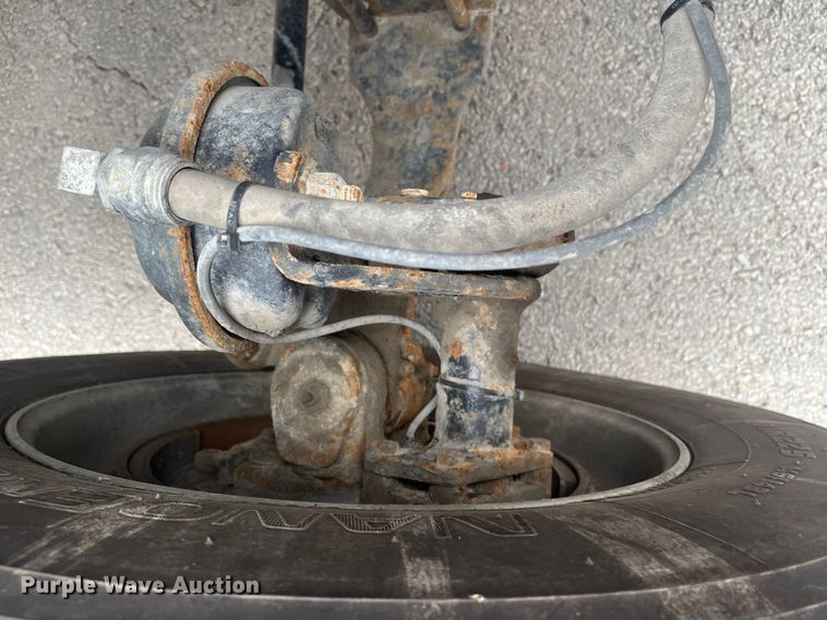 image for item DR7402 2006 International 9400i  semi truck