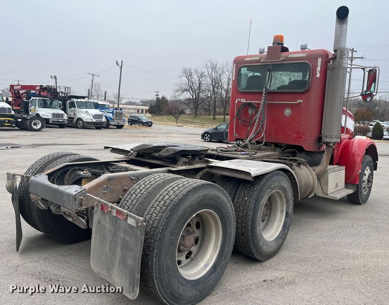 image for item DR7403 2009 Peterbilt 365  semi truck