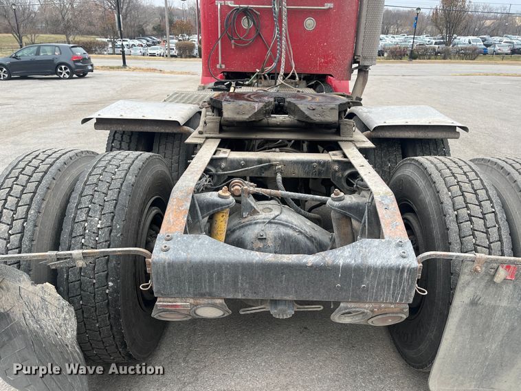 image for item DR7403 2009 Peterbilt 365  semi truck