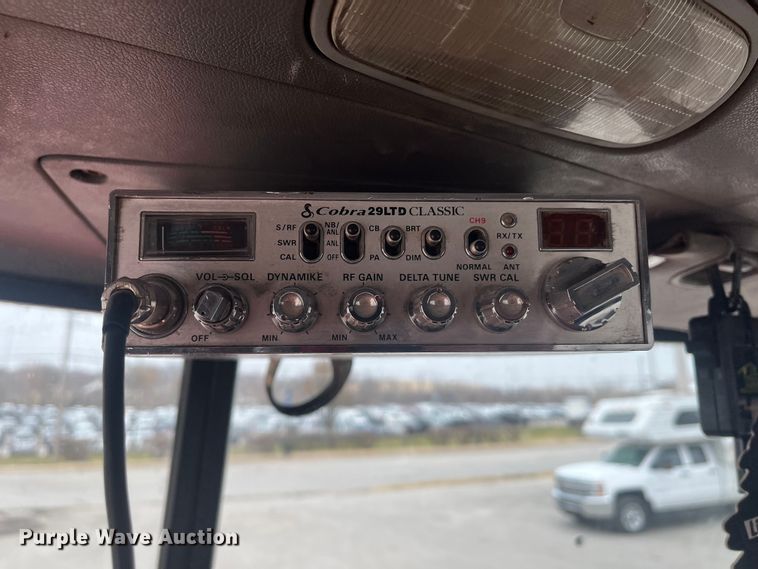 image for item DR7403 2009 Peterbilt 365  semi truck