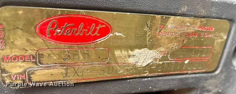 image for item DR7403 2009 Peterbilt 365  semi truck