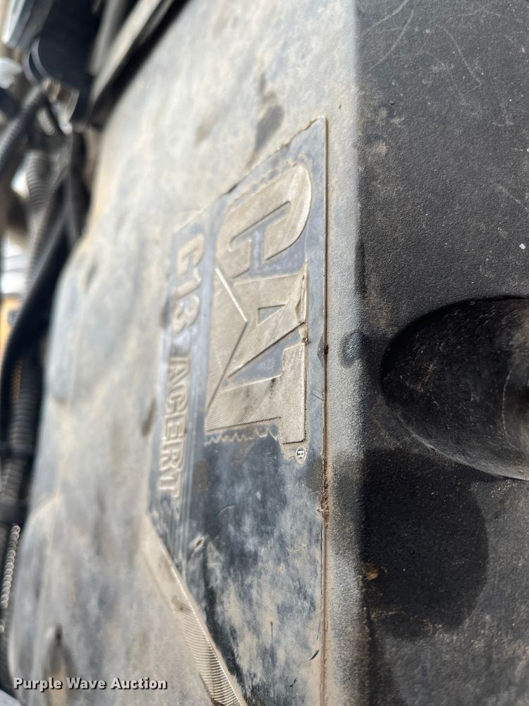 image for item DR7403 2009 Peterbilt 365  semi truck