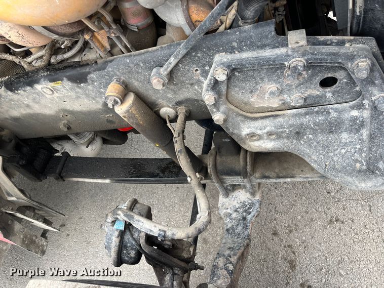 image for item DR7403 2009 Peterbilt 365  semi truck