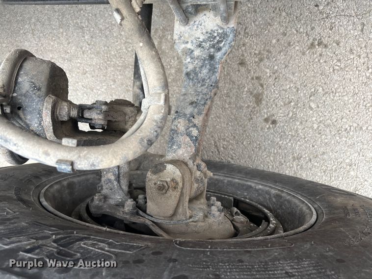 image for item DR7403 2009 Peterbilt 365  semi truck