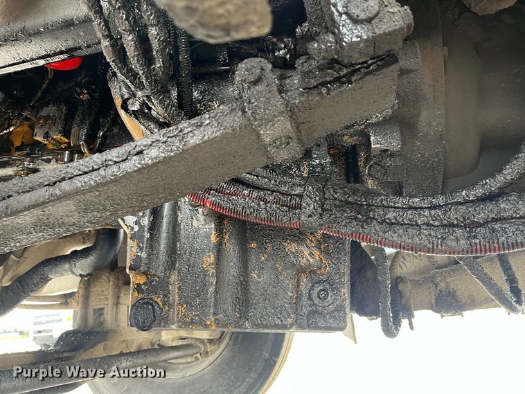 image for item DR7403 2009 Peterbilt 365  semi truck