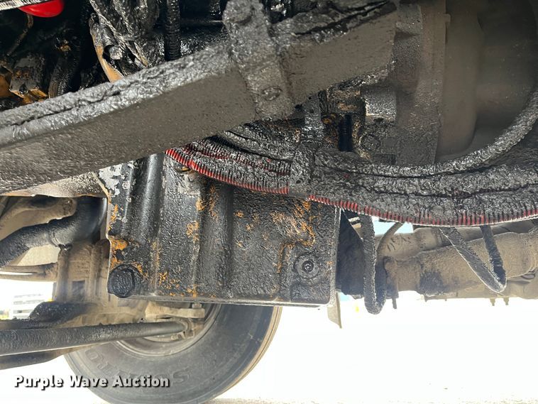 image for item DR7403 2009 Peterbilt 365  semi truck