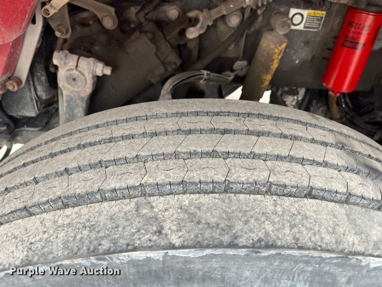 image for item DR7403 2009 Peterbilt 365  semi truck