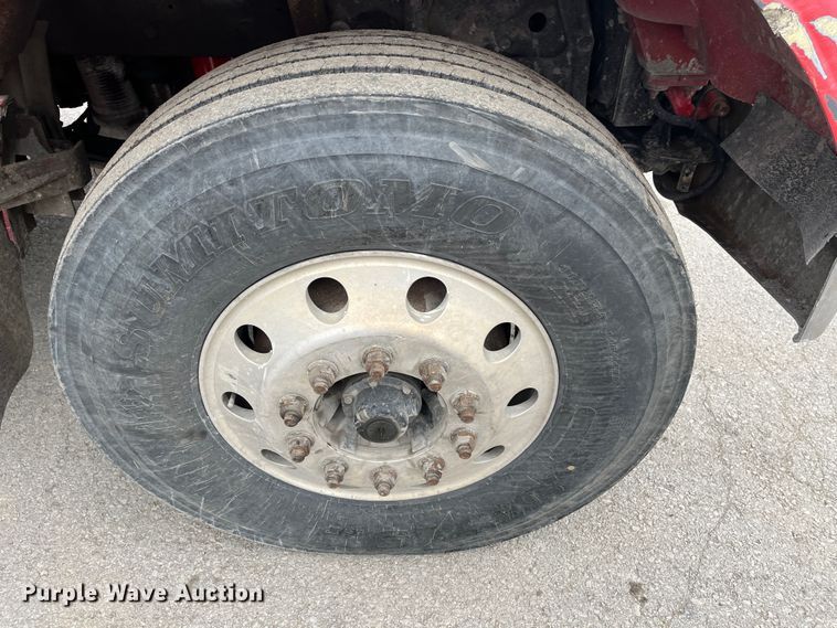 image for item DR7403 2009 Peterbilt 365  semi truck