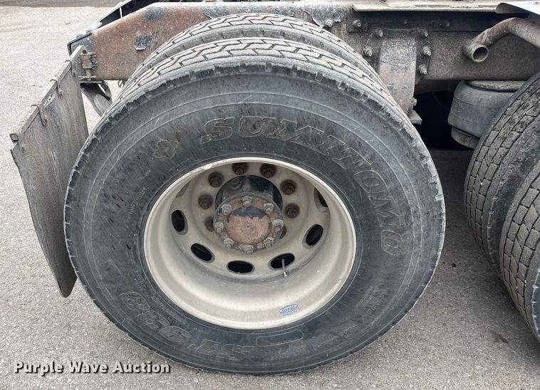 image for item DR7403 2009 Peterbilt 365  semi truck