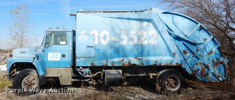 image for item DS1530 1996 Ford LN8000  refuse truck
