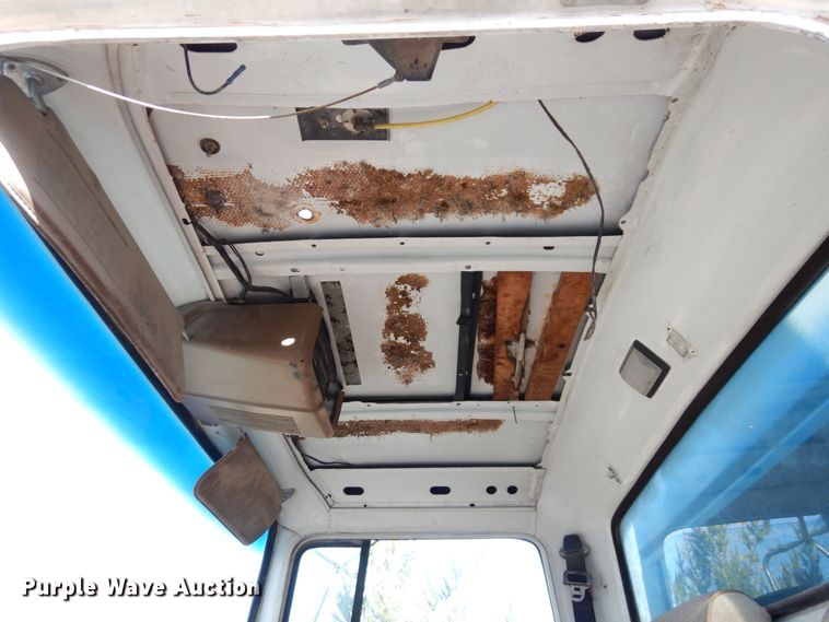 image for item DS1530 1996 Ford LN8000  refuse truck