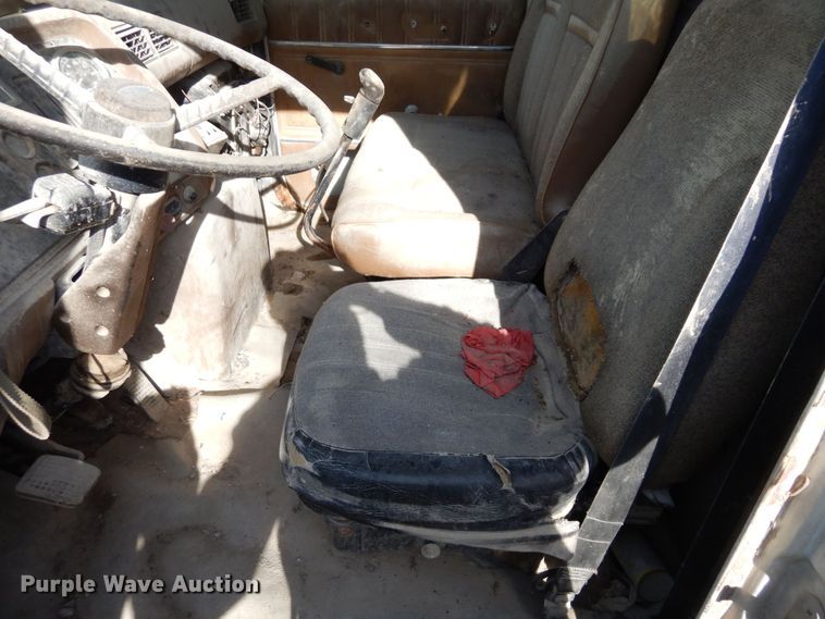 image for item DS1530 1996 Ford LN8000  refuse truck