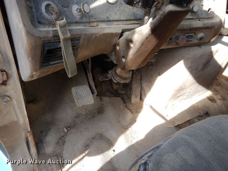 image for item DS1530 1996 Ford LN8000  refuse truck