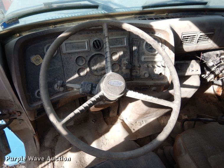 image for item DS1530 1996 Ford LN8000  refuse truck