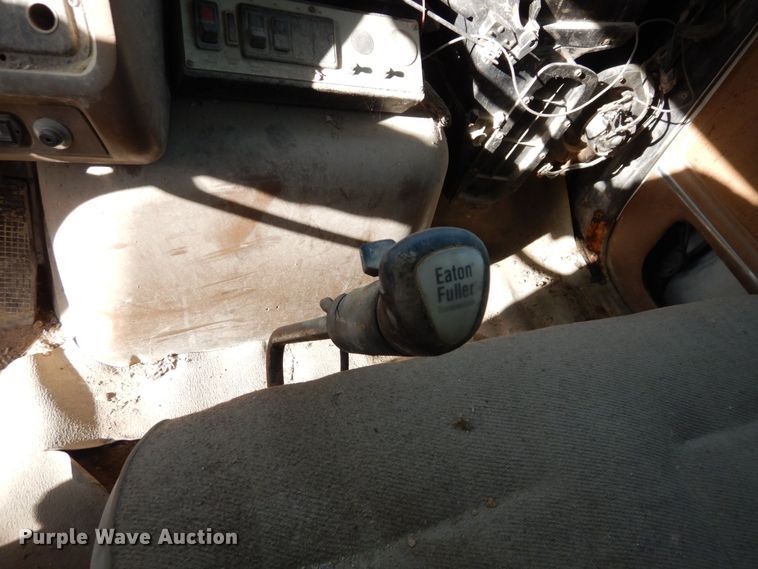 image for item DS1530 1996 Ford LN8000  refuse truck