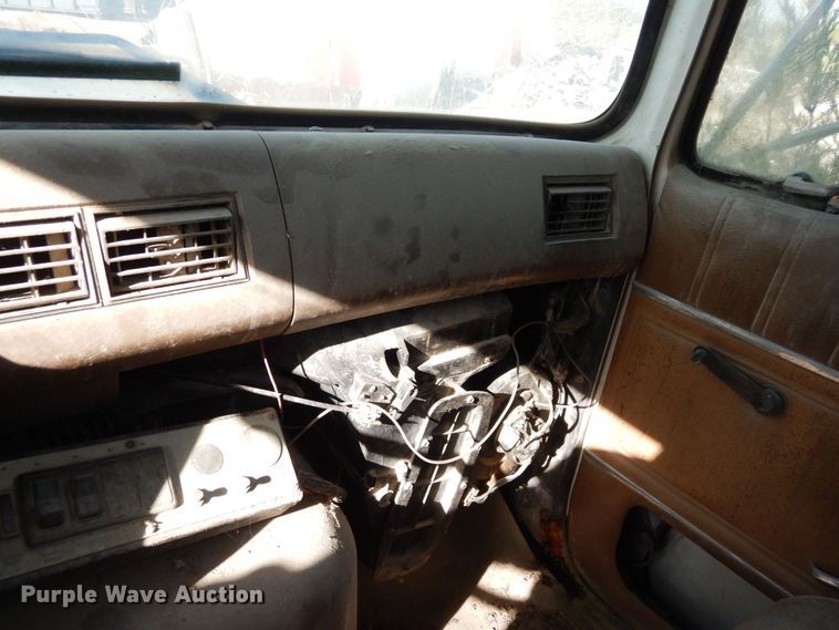 image for item DS1530 1996 Ford LN8000  refuse truck